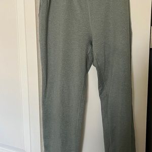 Vuori women’s performance joggers